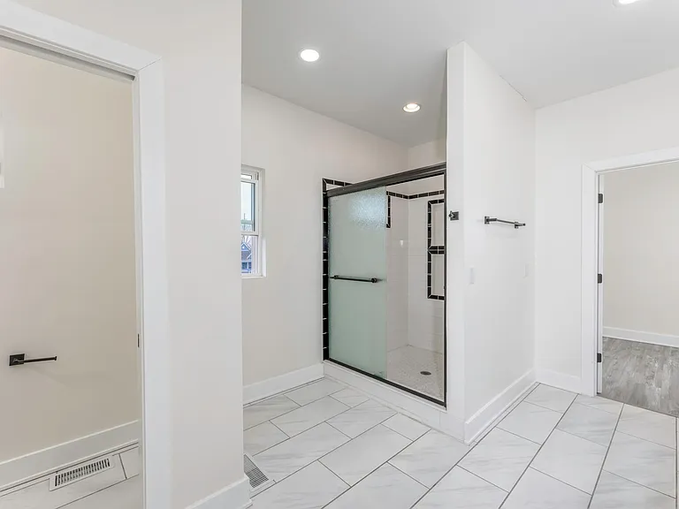 1113 W 18th St — Photo 14