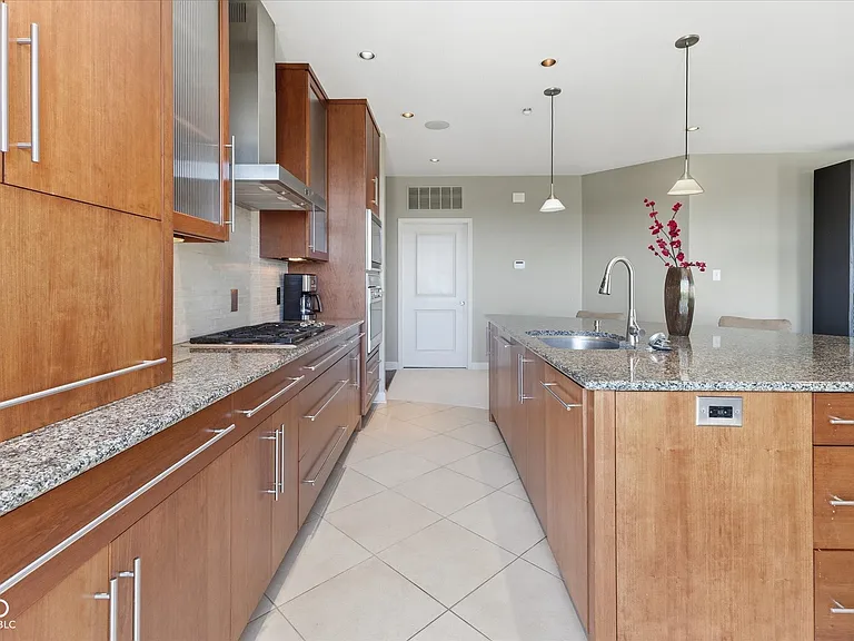 435 Virginia Ave #604 — Photo 8