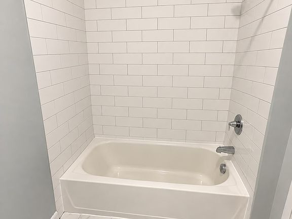 3rd image of 39 16th Ave #3