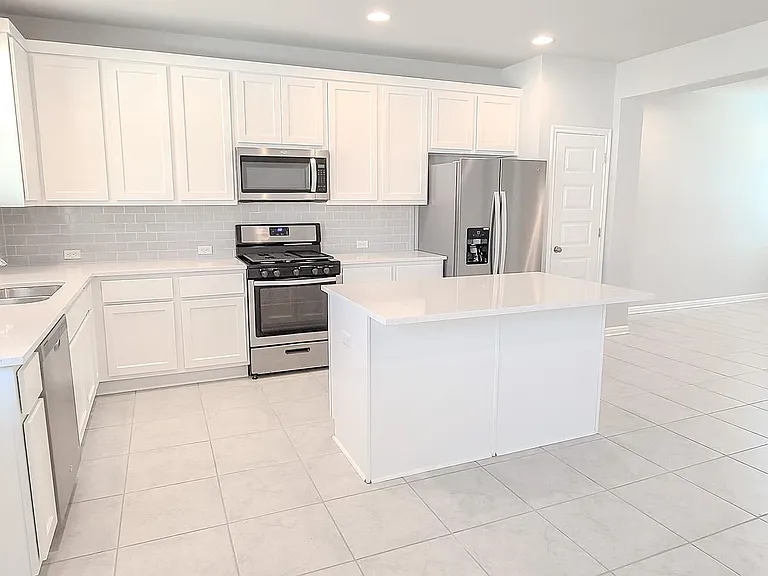 2604 Pecan Island Dr — Photo 3