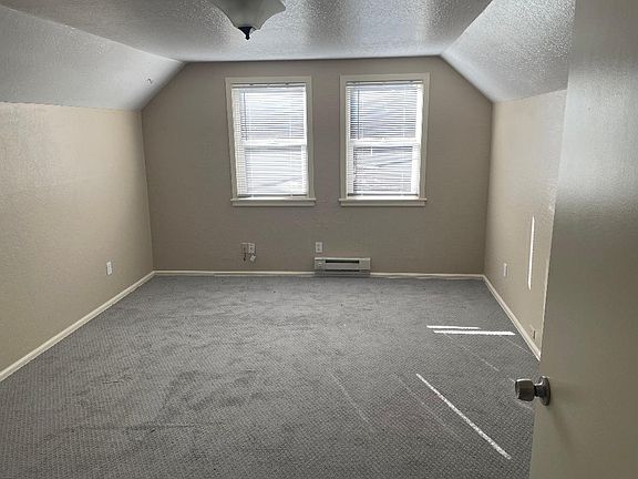 5th image of 1084 Margaret Ave
