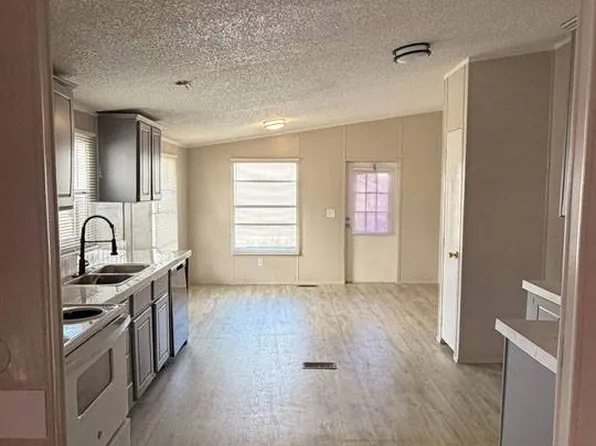 2112 Colonial Dr, Baytown, TX 77520