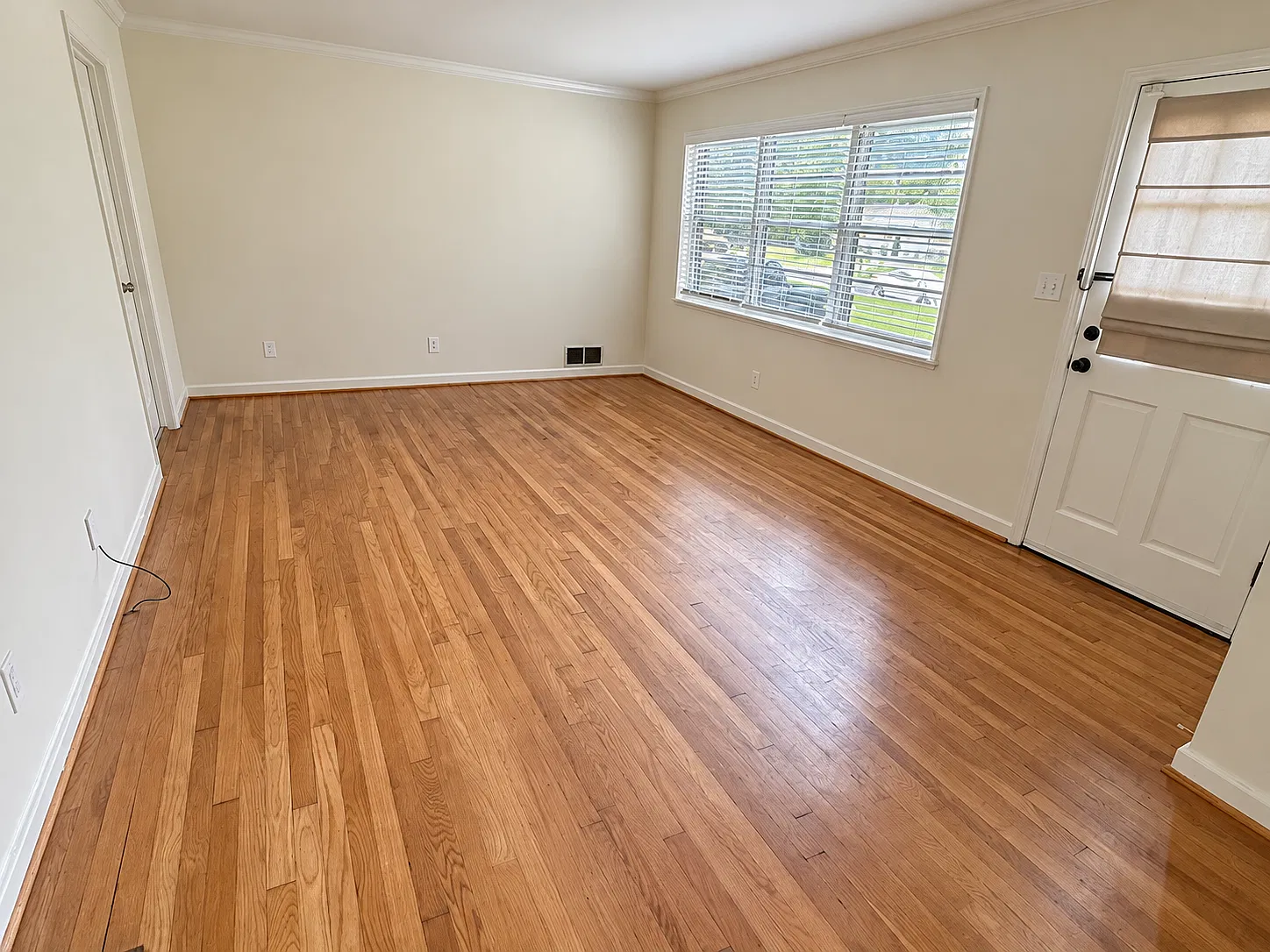 3 bed, 1364 sqft, $2,400 — Photo 4