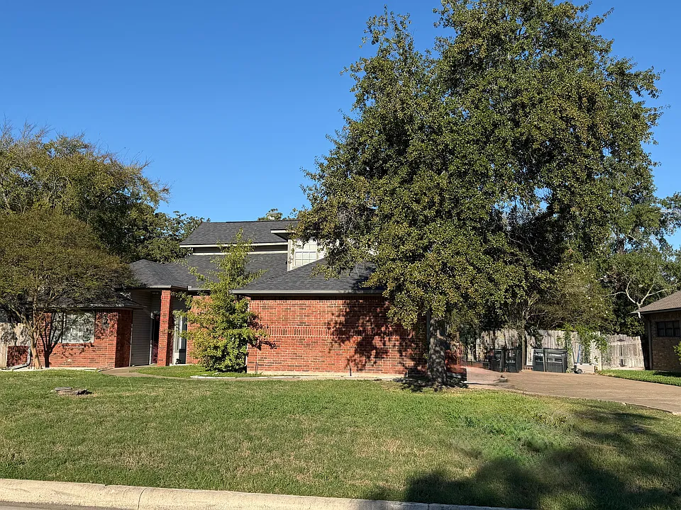 1109 Haley Pl