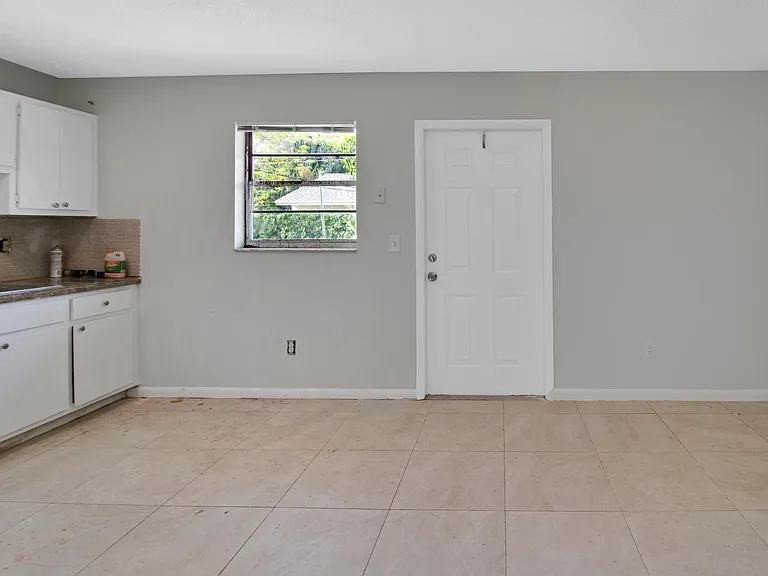 3040 Martin Ave — Photo 16
