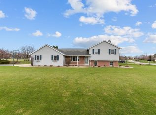W6721 Green Willow Ln, Greenville, WI 54942