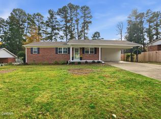 18 Knollwood Dr, Jackson, TN 38305