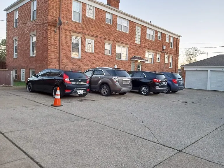 6-unit building