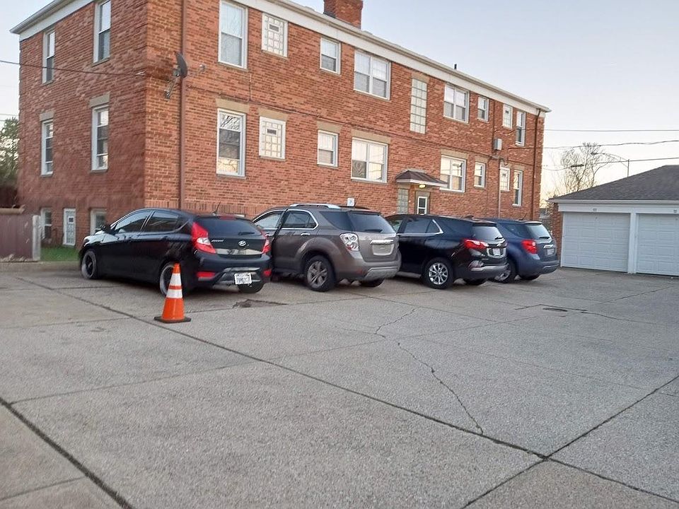 6-unit building