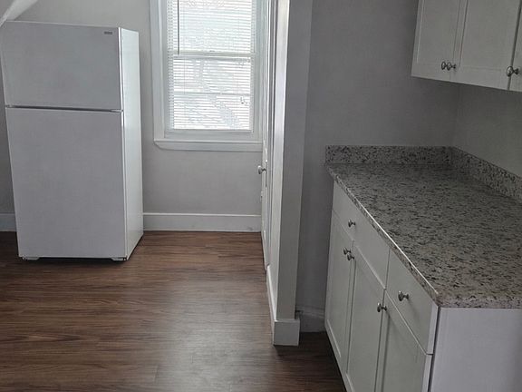3rd image of 67 Lancaster St APT 4