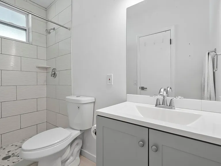 670 Hernando St #B — Photo 6
