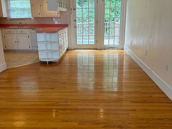 5th image of 359 Canterbury Dr