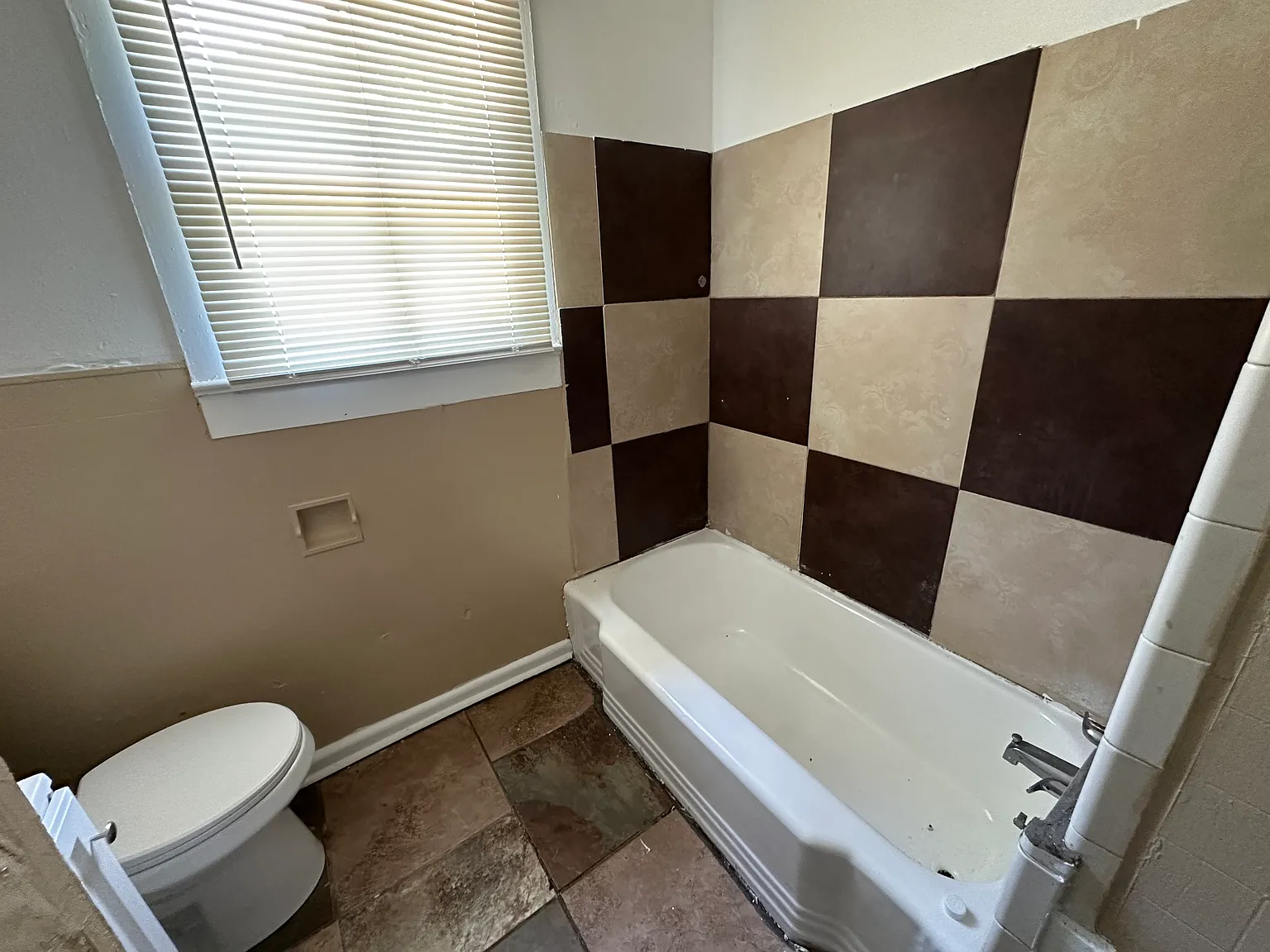 3 bed, $1,000 — Photo 2