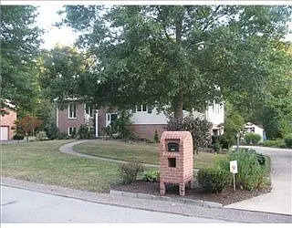 147 Oakwood Rd photo 1