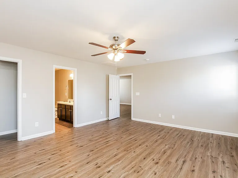 102 Clacton Ct — Photo 14