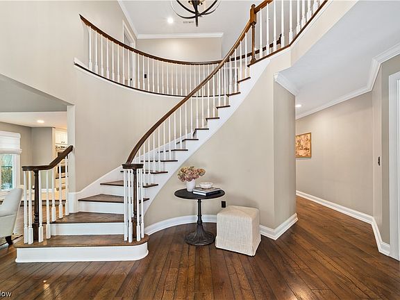 3rd image of 147 Kensington Cir
