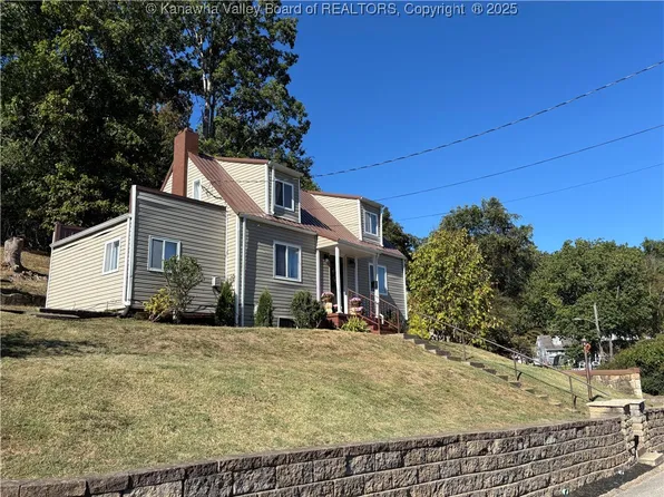 686 Forest Cir, South Charleston, WV 25303