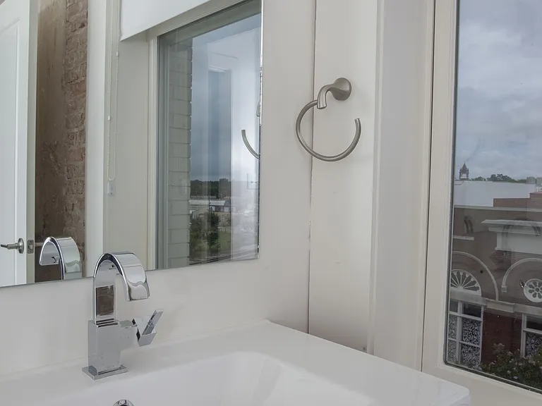 The America Bldg | Bathroom Finishes