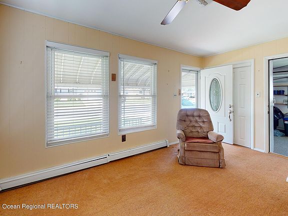 5th image of 170 Harrington Drive N