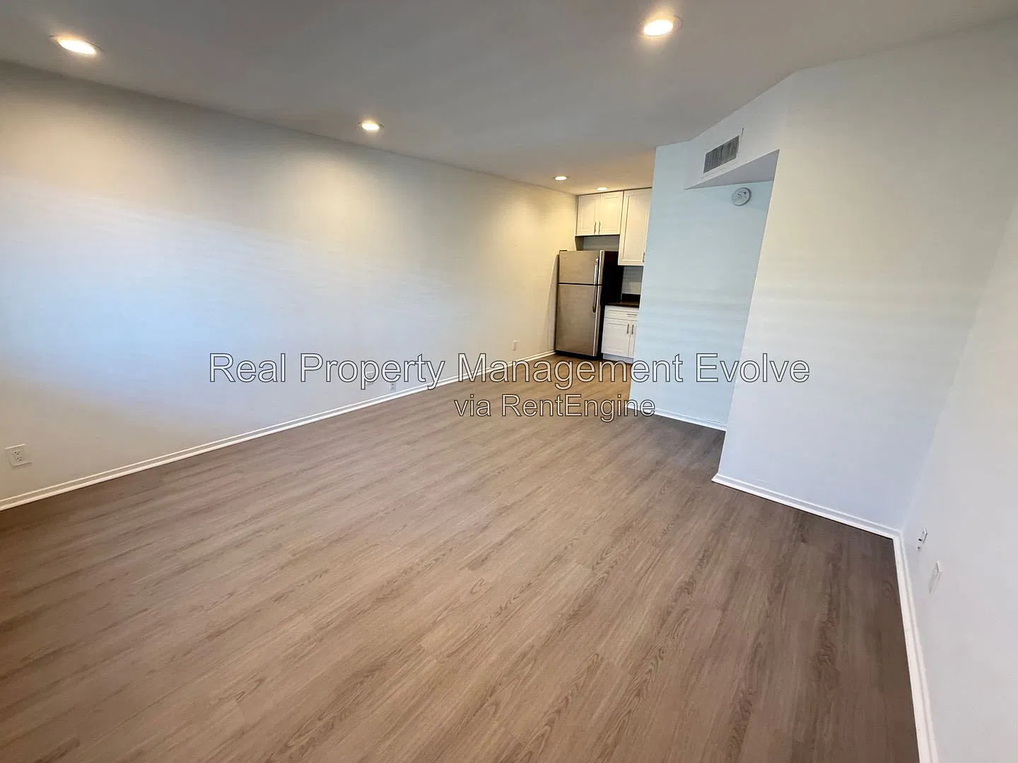 2 bed, 1.0 bath, 700 sqft, $1,400 — Photo 4