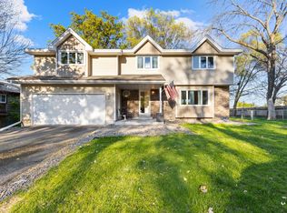 2904 Silver Lake Ct, Saint Anthony, MN 55421