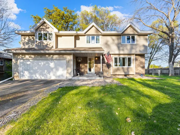 2904 Silver Lake Ct NE, Minneapolis, MN 55421