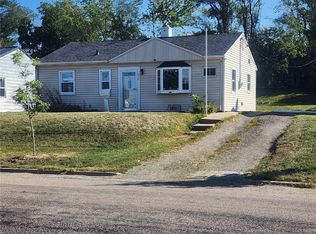 2429 8th Ave SW, Cedar Rapids, IA 52404