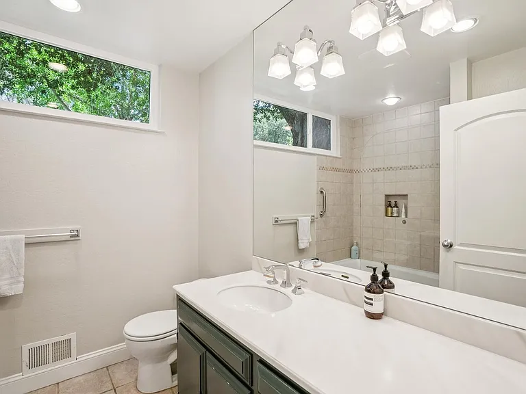 886 Berkeley Ave — Photo 11