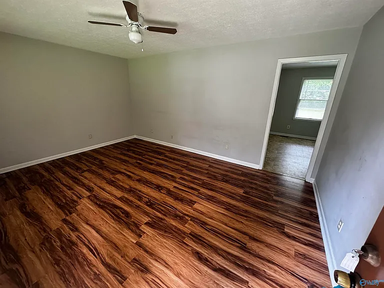 109 Carol Dr — Photo 2