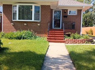 2018 Waverly Pl, Waukegan, IL 60085