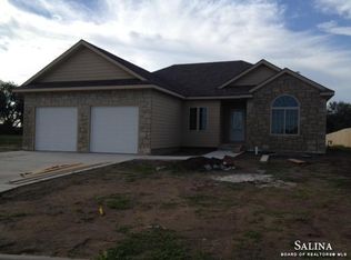 1718 Eaglecrest Rd, Salina, KS 67401