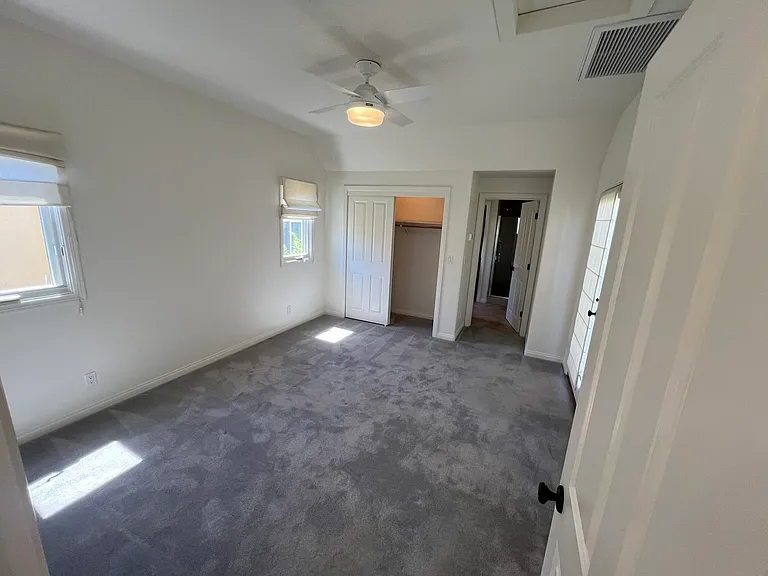 2420 De La Vina St #B — Photo 9