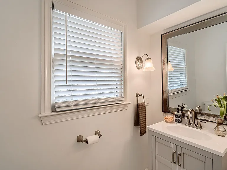 425 Ferry Lndg — Photo 18