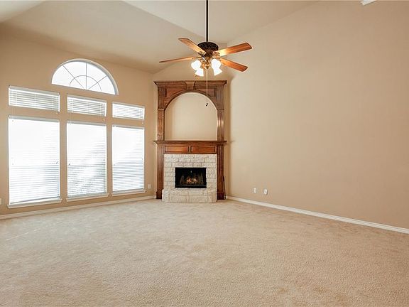 4th image of 208 Country Meadow Ct