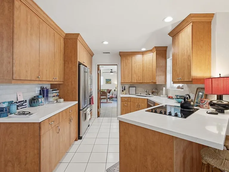 979 Shippee Ln — Photo 4