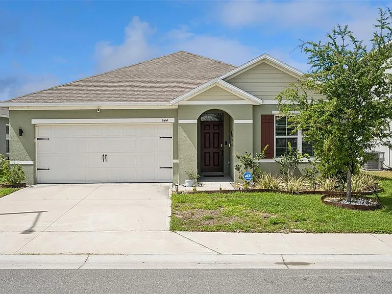 544 Park Place Blvd — Photo 1