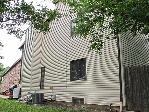 4th image of 2417 N Walden Dr APT 202