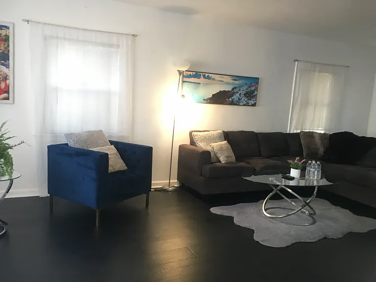 6056 Fountain Ave — Photo 5