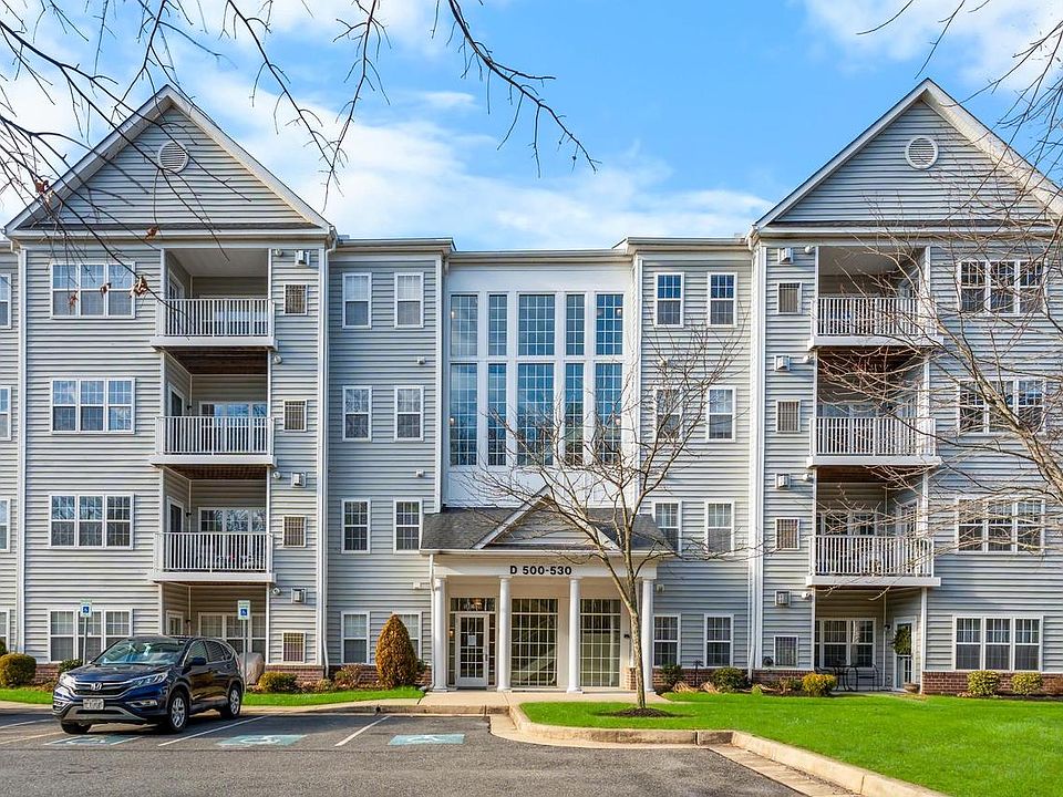 1st image of 524 Hopkins Landing Dr #524
