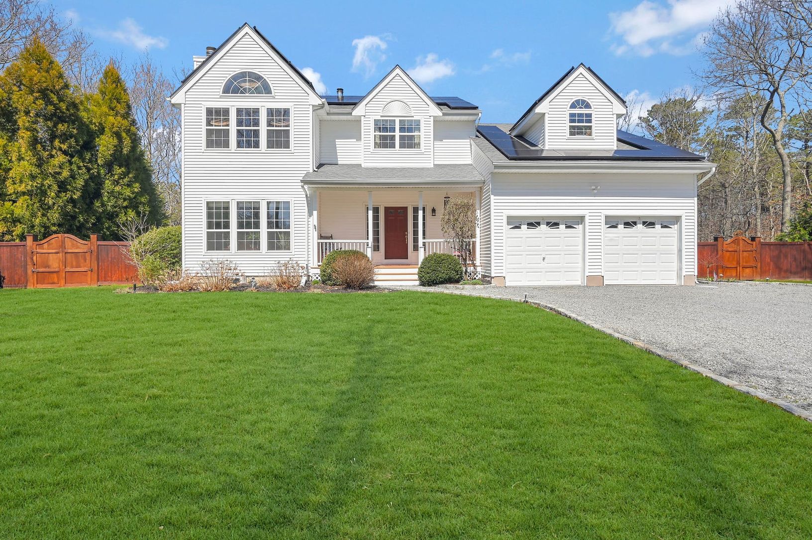  Front & Driveway Parking Area