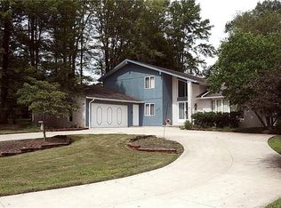 9682 Forge Dr, Brecksville, OH 44141