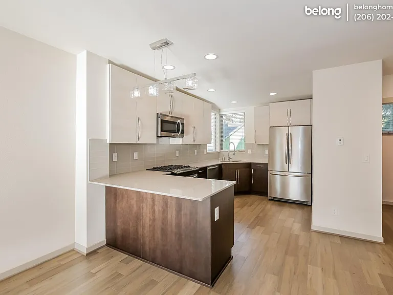 504 N 105th St — Photo 8