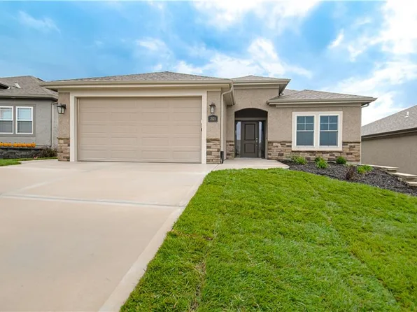 2121 Greenfield Point, Kearney, MO 64060