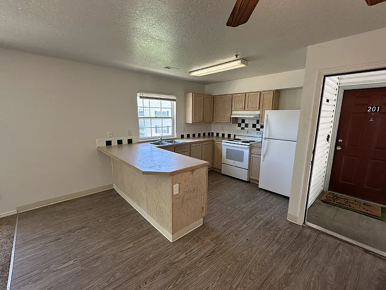 120 Davis Ave #202 — Photo 13