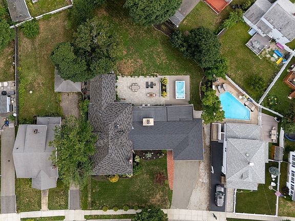 4th image of 92 Narragansett Rd