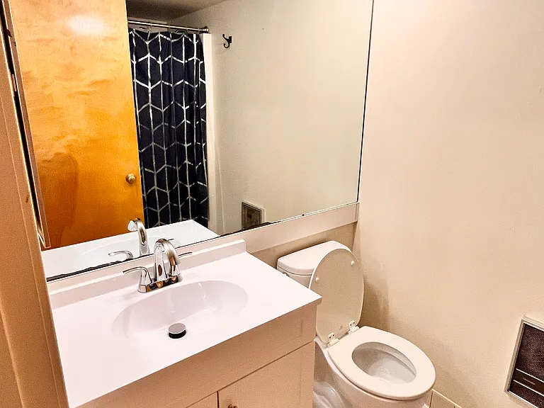 287 Saint John St #4 — Photo 11