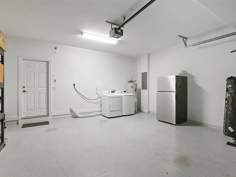 417 SW 8th St — Photo 5