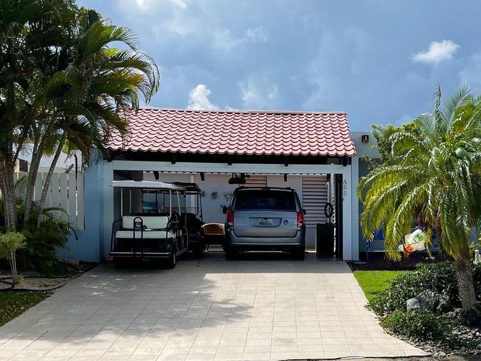 Front of the house - golf cart is not included.