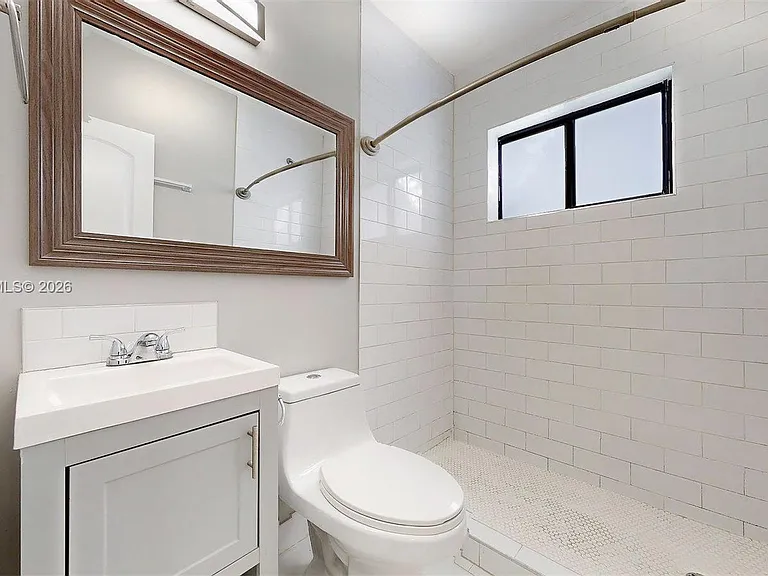 101 W 11th St #1 — Photo 18