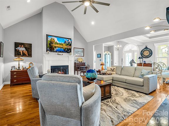 5th image of 167 Green Meadows Dr